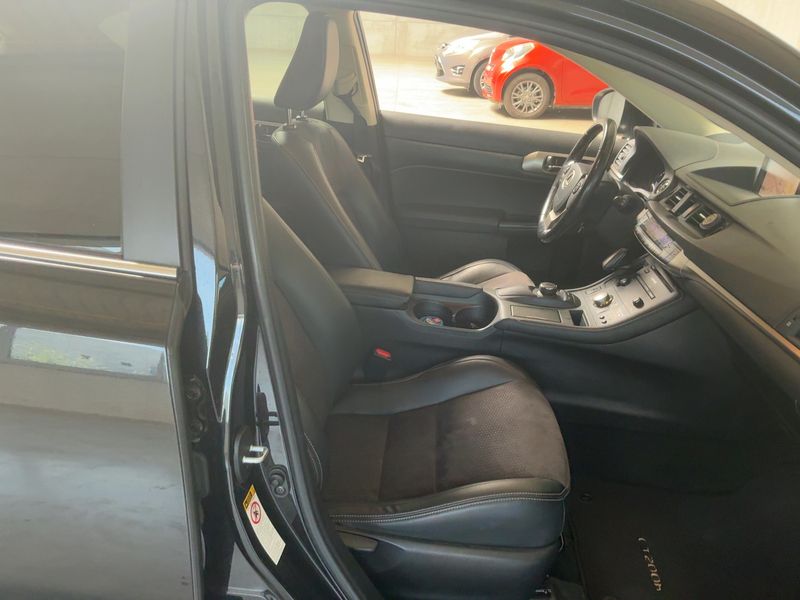 Lexus CT-Serie CT 200h Dynamic — zdjęcie 11