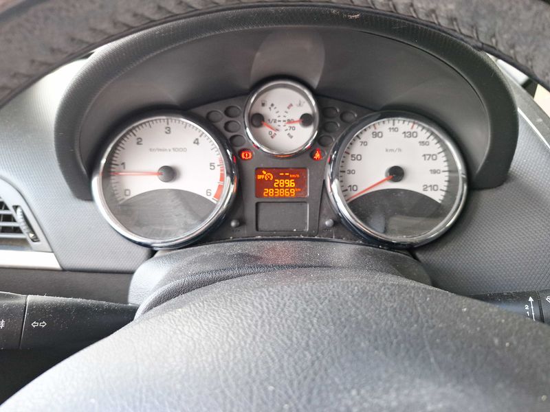 Peugeot 207 1.6 HDi Allure — zdjęcie 12