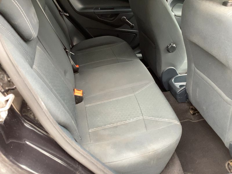 Ford Fiesta 1.25 Titanium — zdjęcie 14