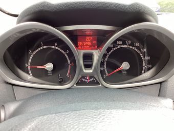 Ford Fiesta 1.25 Titanium — zdjęcie 13