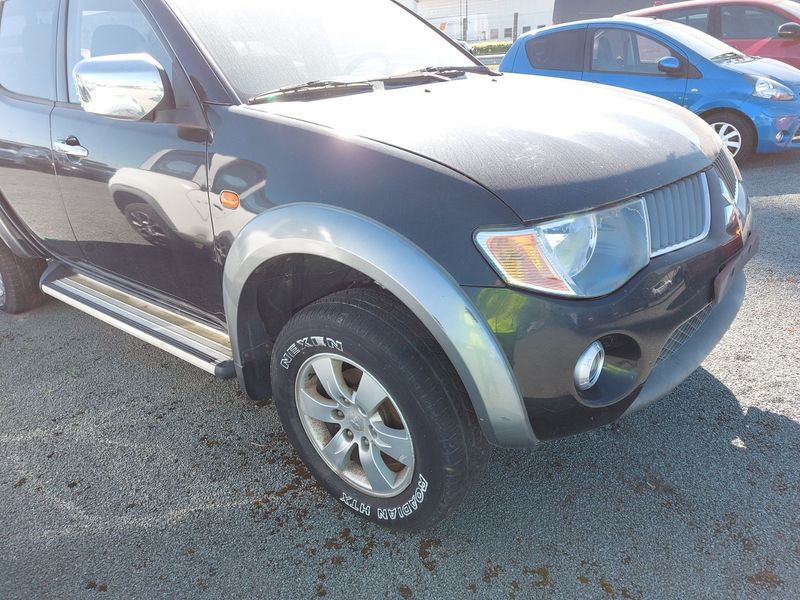 Mitsubishi L 200 2.5 DI-D Invite Doppelkabine 4WD — zdjęcie 8