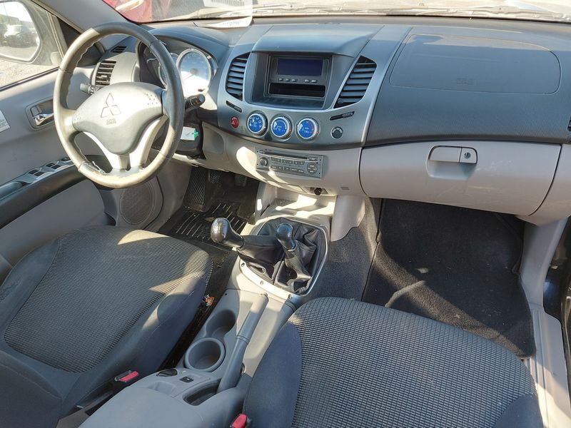 Mitsubishi L 200 2.5 DI-D Invite Doppelkabine 4WD — zdjęcie 12