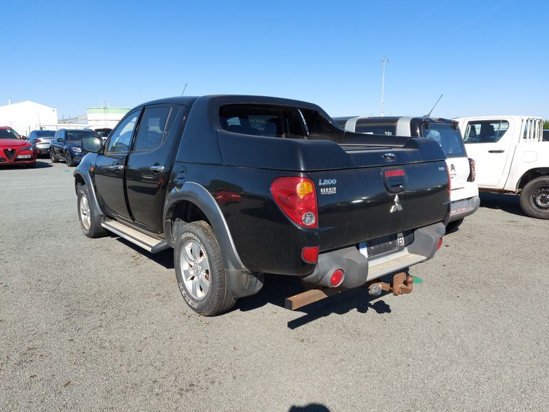 Mitsubishi L 200 2.5 DI-D Invite Doppelkabine 4WD — zdjęcie 3