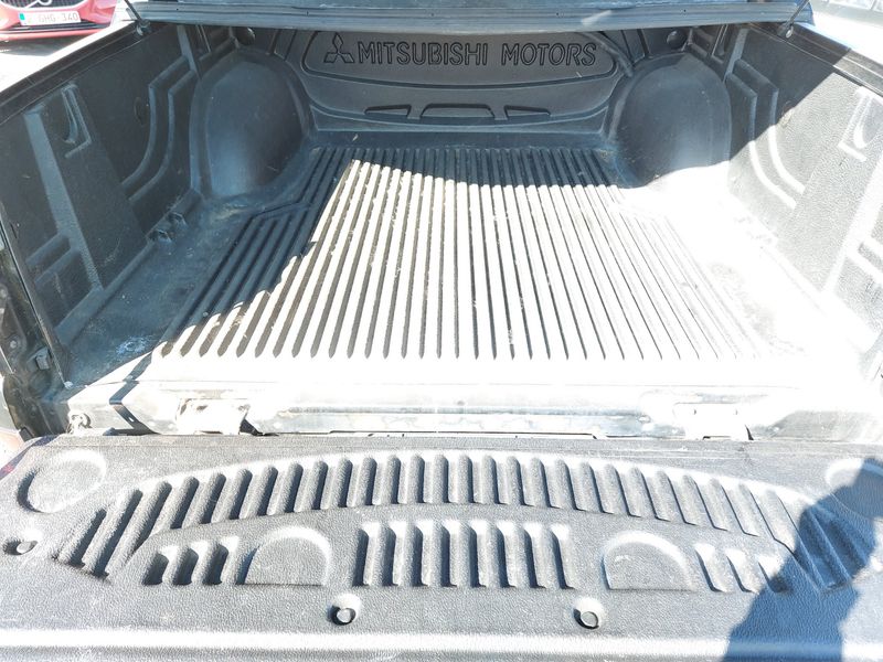 Mitsubishi L 200 2.5 DI-D Invite Doppelkabine 4WD — zdjęcie 10