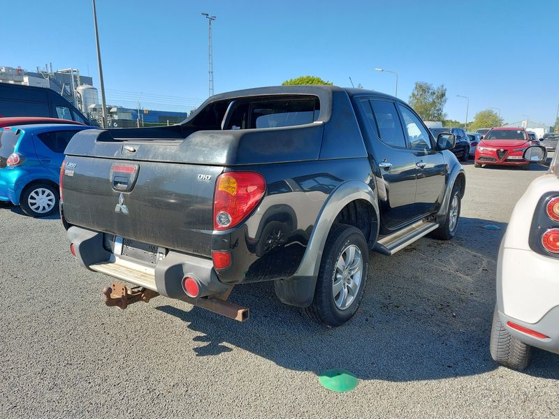 Mitsubishi L 200 2.5 DI-D Invite Doppelkabine 4WD — zdjęcie 6