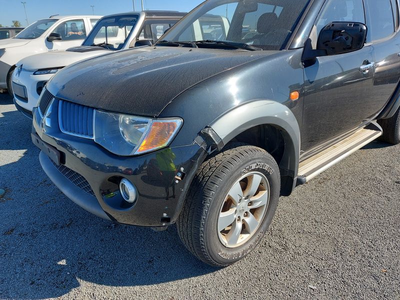 Mitsubishi L 200 2.5 DI-D Invite Doppelkabine 4WD — zdjęcie 2