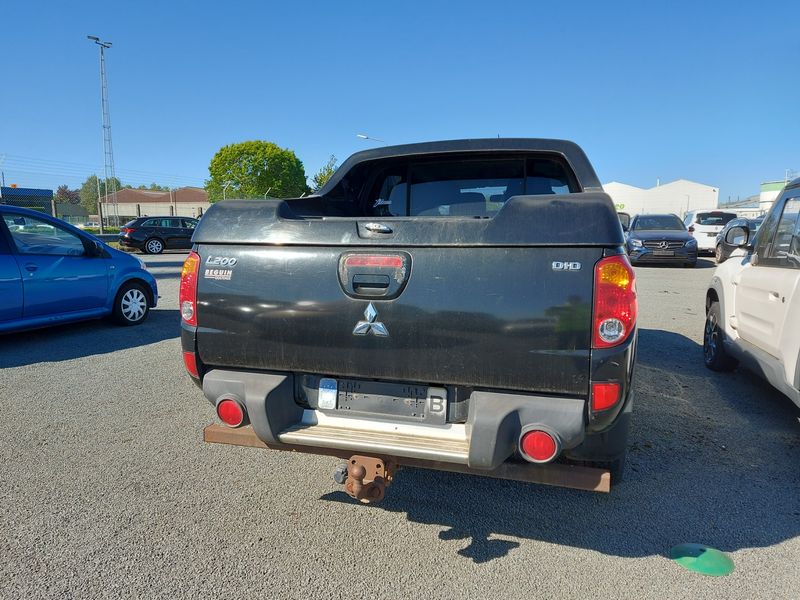 Mitsubishi L 200 2.5 DI-D Invite Doppelkabine 4WD — zdjęcie 5