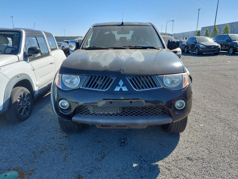 Mitsubishi L 200 2.5 DI-D Invite Doppelkabine 4WD — zdjęcie 9