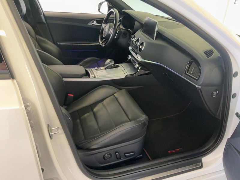 Kia Stinger 3.3 V6 TGDI GT 4WD — zdjęcie 11