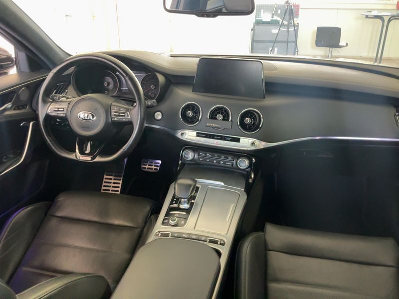 Kia Stinger 3.3 V6 TGDI GT 4WD — zdjęcie 12