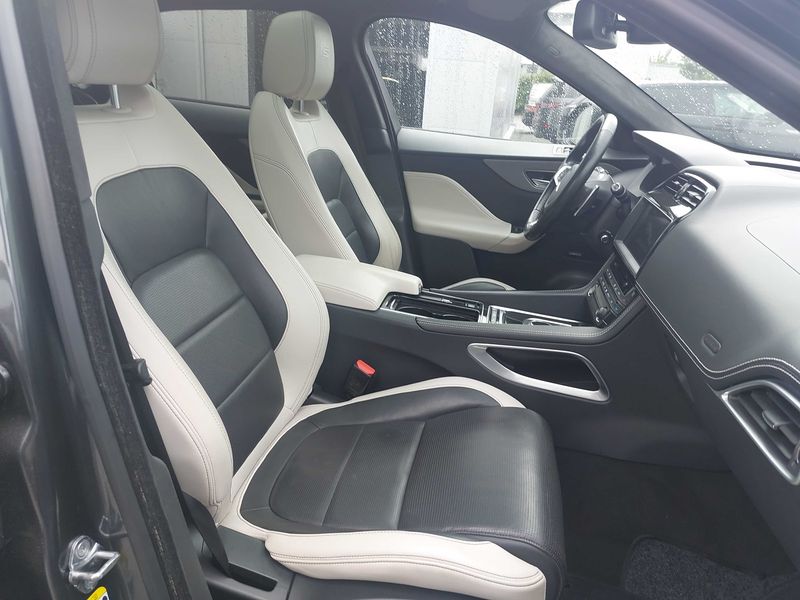 Jaguar F-Pace 30d AWD — zdjęcie 10