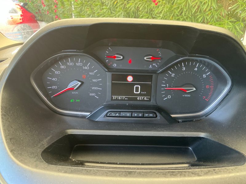 Peugeot Rifter 1.5 Blue-HDi Allure L1 2019 – снимка 23
