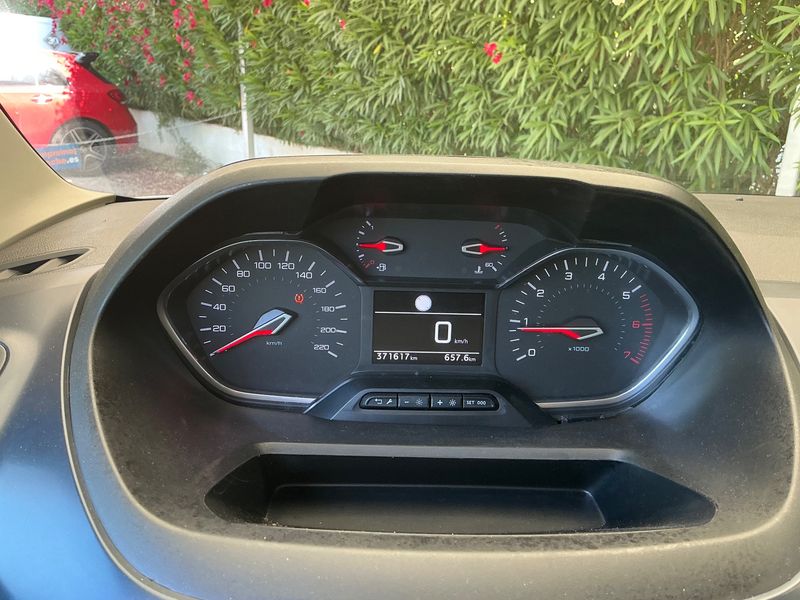 Peugeot Rifter 1.5 Blue-HDi Allure L1 2019 – снимка 18