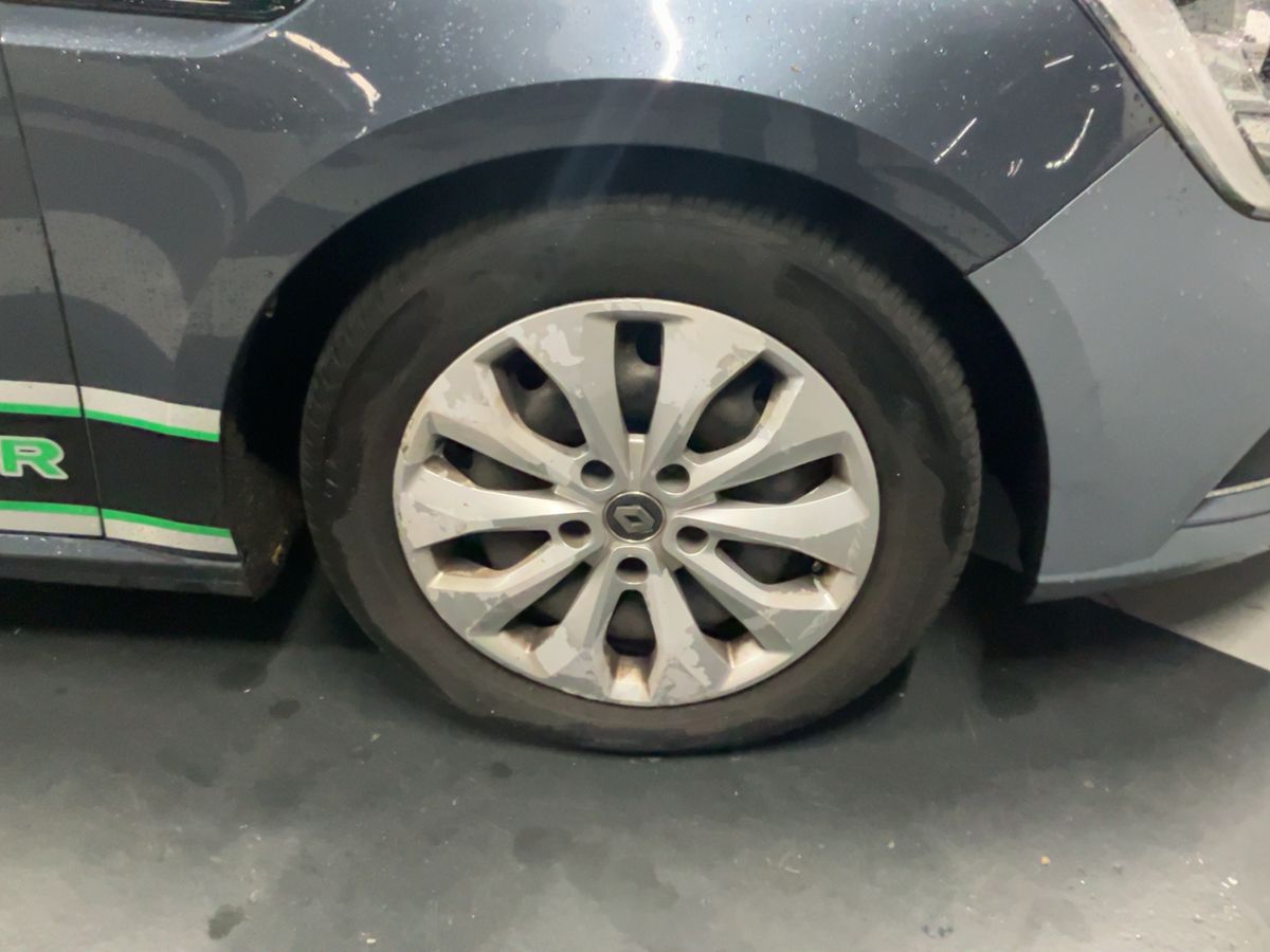 Renault Megane 2019 — photo 12