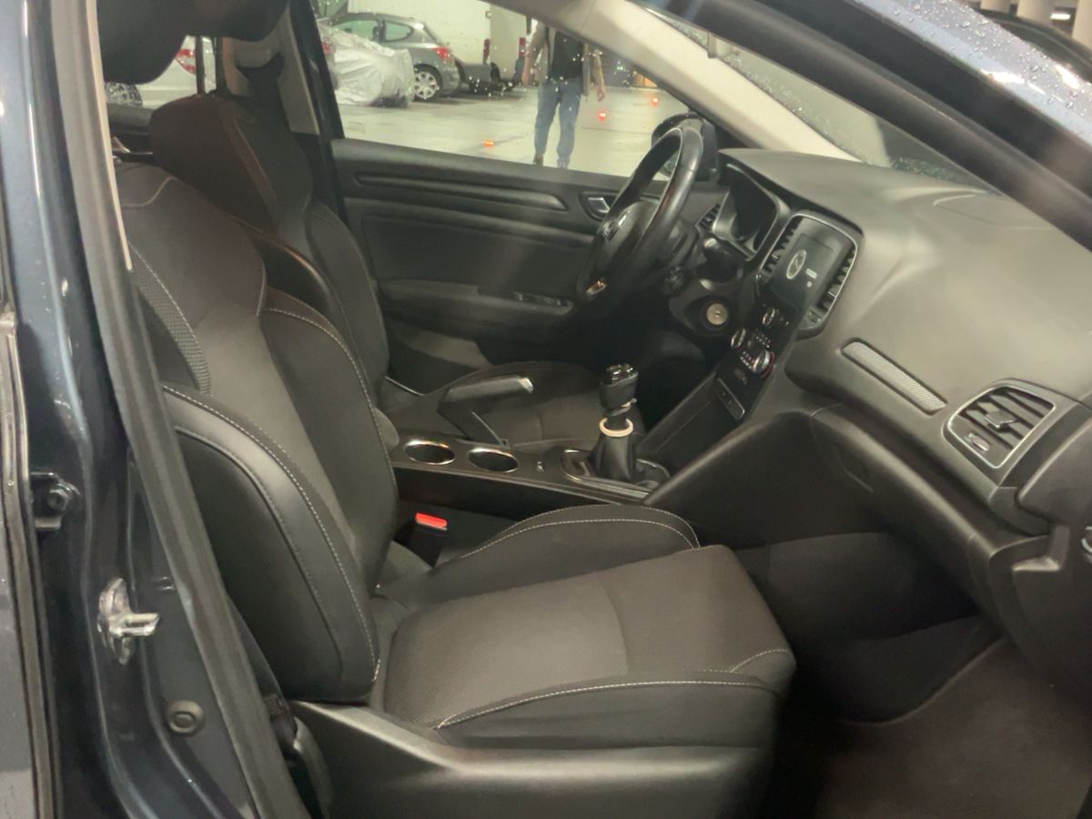 Renault Megane 2019 — photo 17