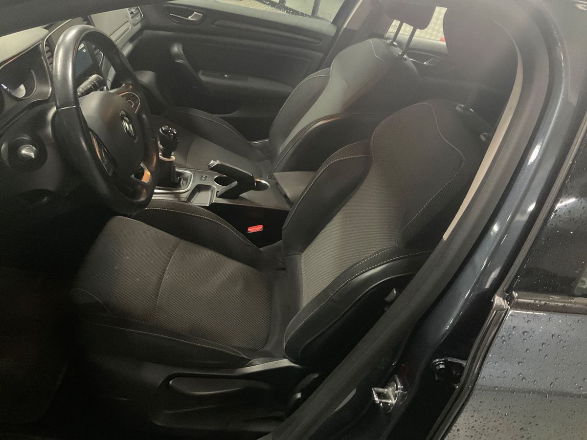Renault Megane 2019 — photo 23