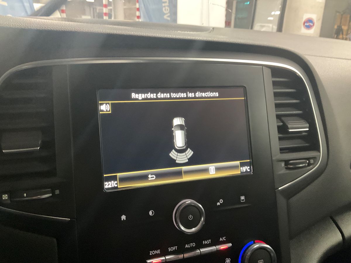 Renault Megane 2019 — photo 25