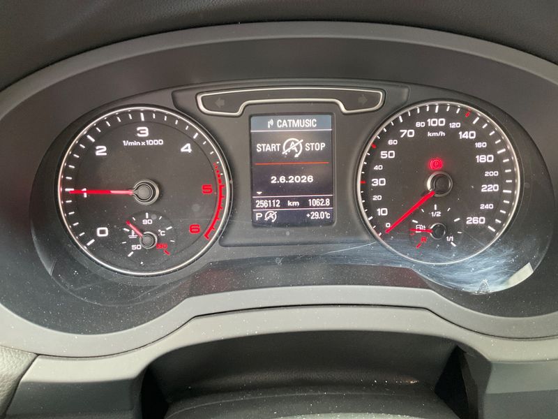 Audi Q3 2.0 TDI quattro Ambiente — zdjęcie 13