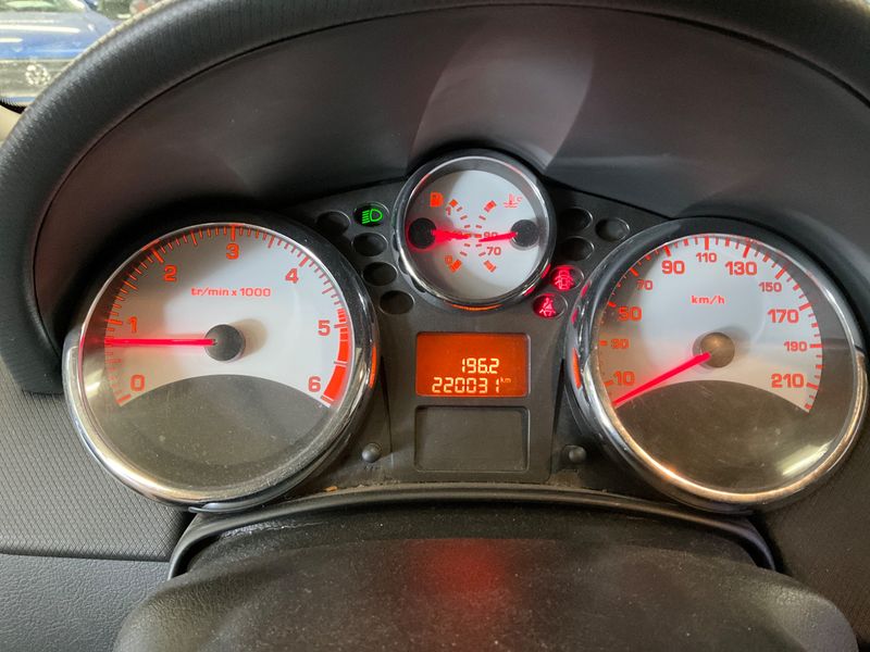 Peugeot 207 1.6 HDi Premium — zdjęcie 4