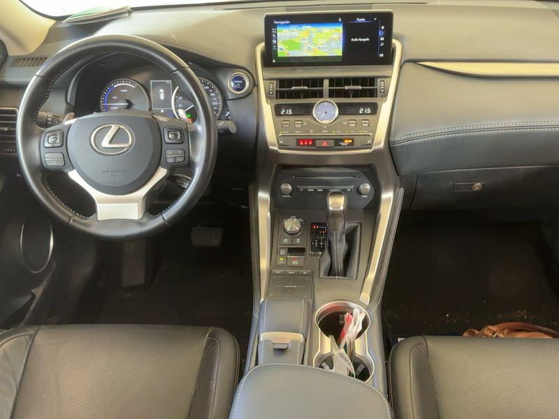 Lexus NX-Serie NX 300h E-Four Executive Line — zdjęcie 12