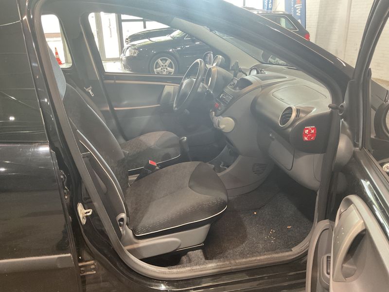 Peugeot 107 1.0 Filou — zdjęcie 3