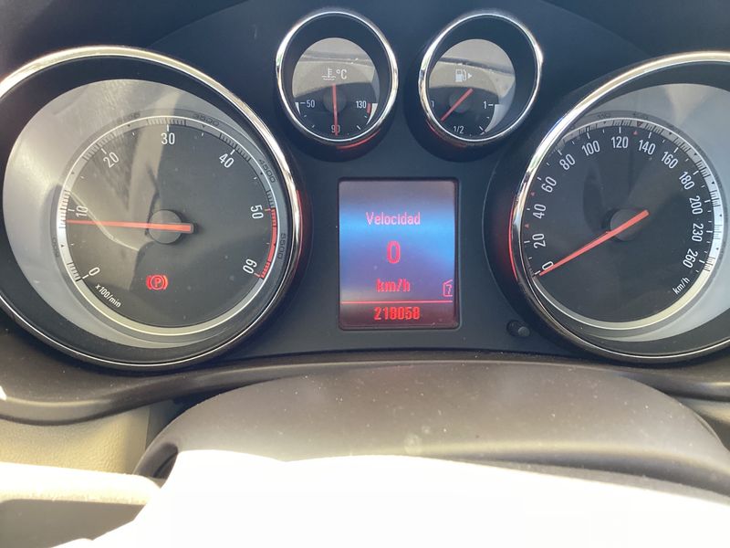 Opel Insignia Sports Tourer 2.0 CDTI Cosmo — zdjęcie 4