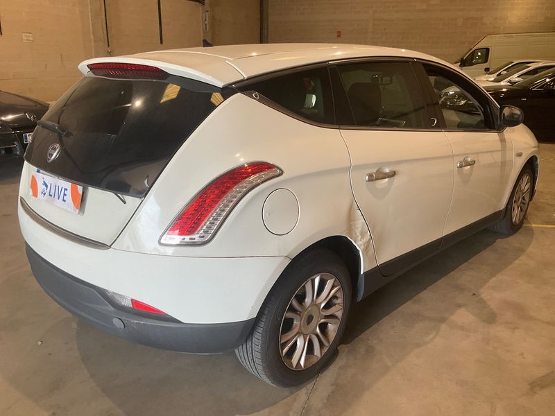Lancia Delta 1.6 JTD Gold — zdjęcie 2