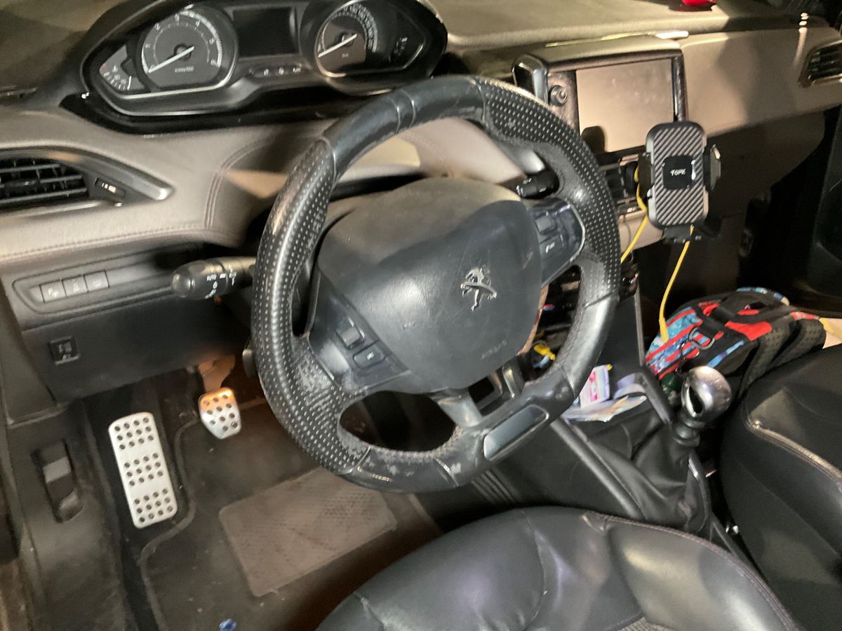 Peugeot 208 2014 — photo 40