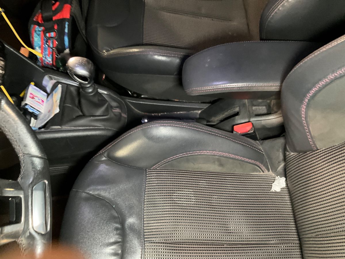 Peugeot 208 2014 — photo 34