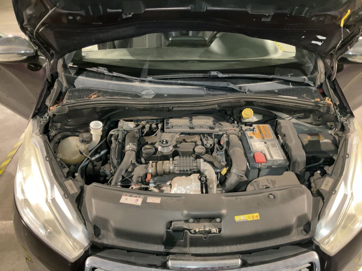 Peugeot 208 2014 — photo 22