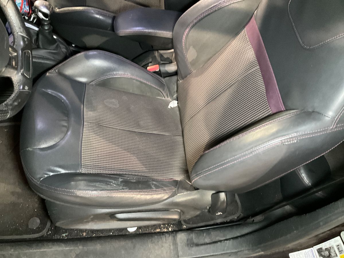 Peugeot 208 2014 — photo 39