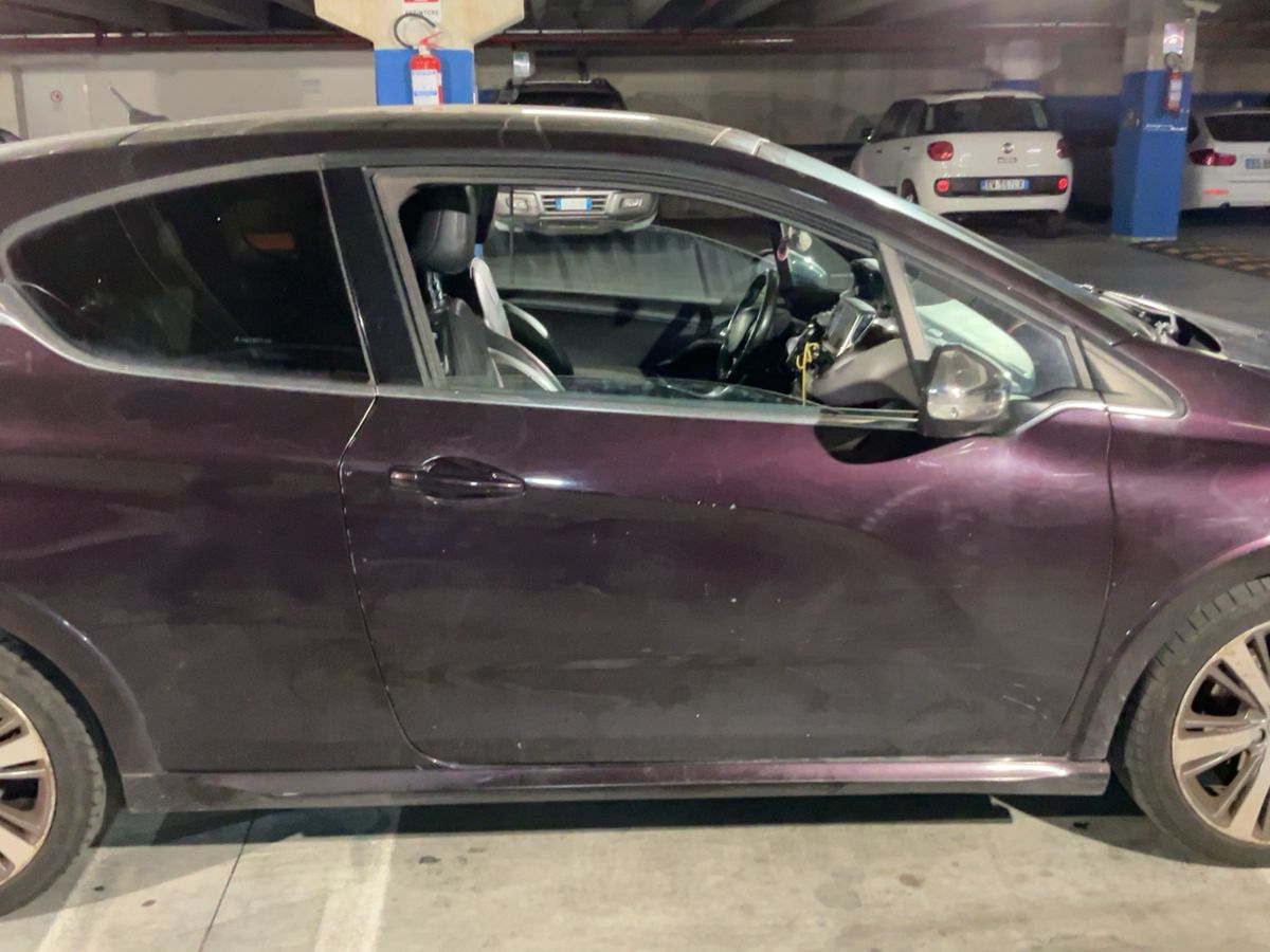 Peugeot 208 2014 — photo 11
