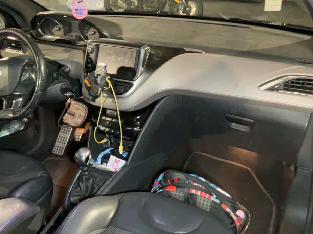 Peugeot 208 2014 — photo 18