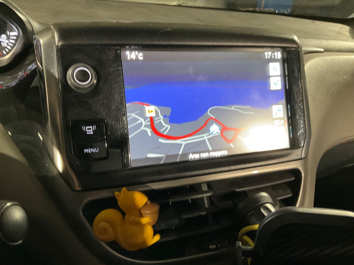 Peugeot 208 2014 — photo 23