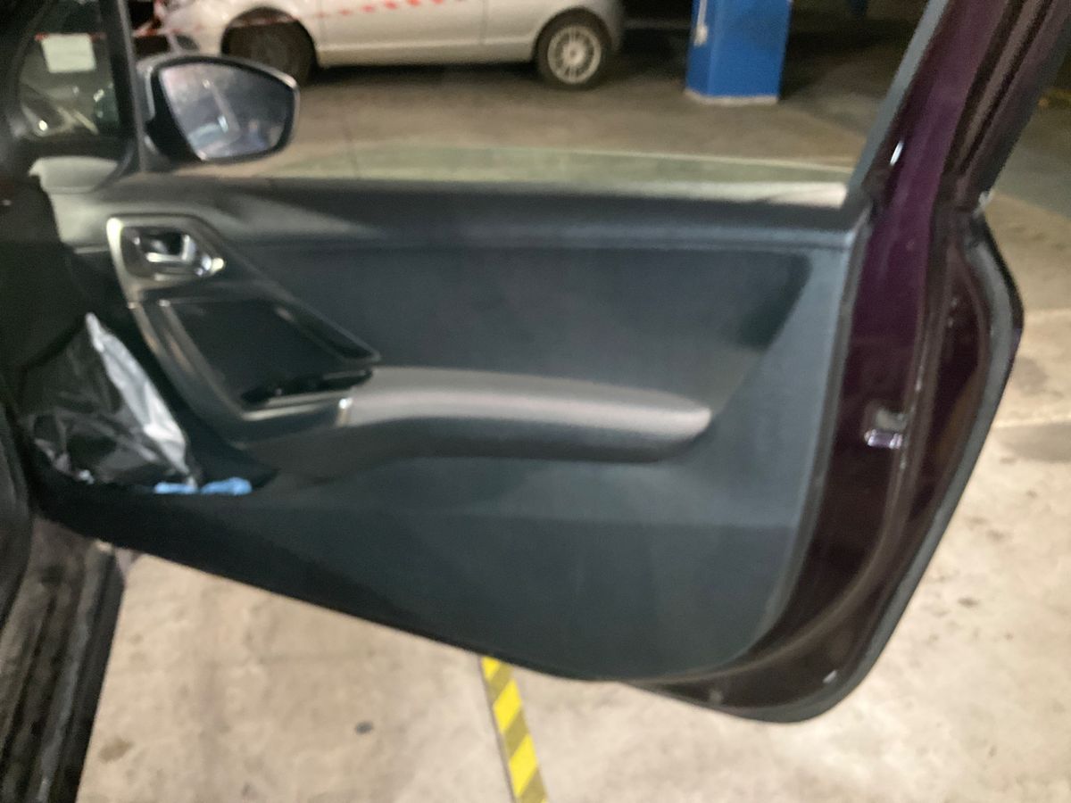 Peugeot 208 2014 — photo 35