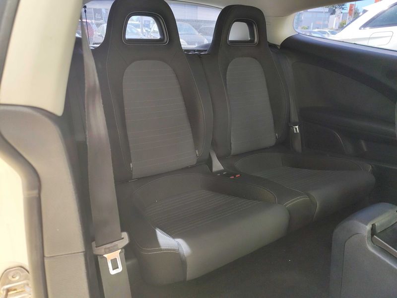 Volkswagen Scirocco 2.0 TDI — zdjęcie 14