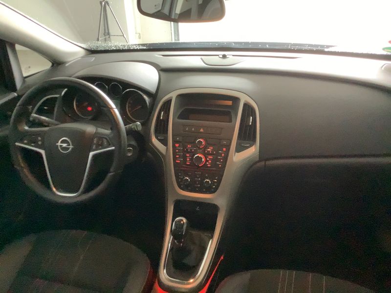 Opel Astra 1.4 Turbo 150 Jahre Opel — zdjęcie 12