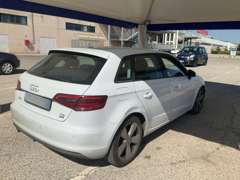 Audi A3 Sportback 1.6 TDI Ambition 2015 – снимка 8