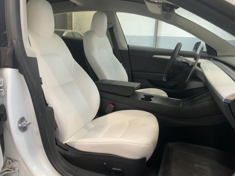 Tesla Model 3 Standard Range Plus RWD — zdjęcie 11