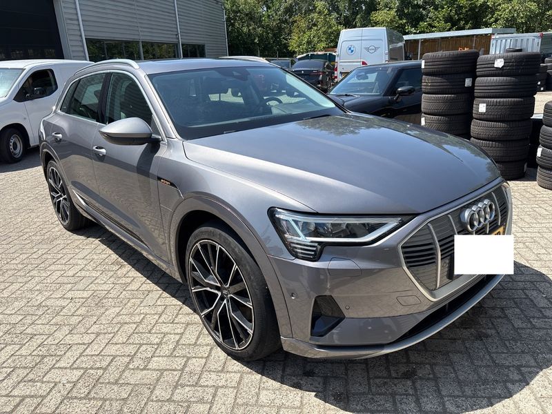 Audi e-tron 50 quattro advanced — zdjęcie 4