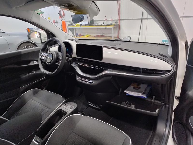 Fiat 500e electric drive 70 kW — zdjęcie 7