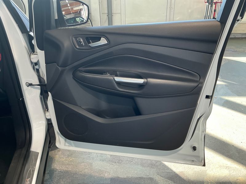 Ford Kuga 2.0 TDCi Titanium 2015 – снимка 34