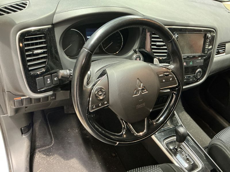 Mitsubishi Outlander 2.2 DI-D Diamant Edition 4WD 2017 – снимка 26