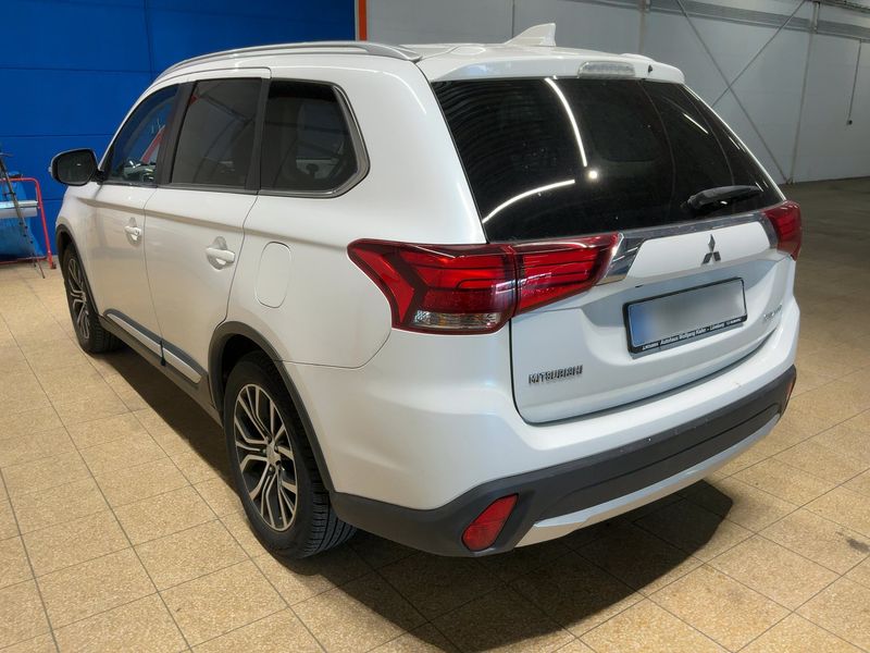 Mitsubishi Outlander 2.2 DI-D Diamant Edition 4WD 2017 – снимка 6
