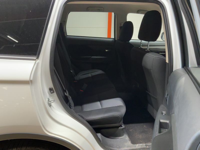 Mitsubishi Outlander 2.2 DI-D Diamant Edition 4WD 2017 – снимка 19