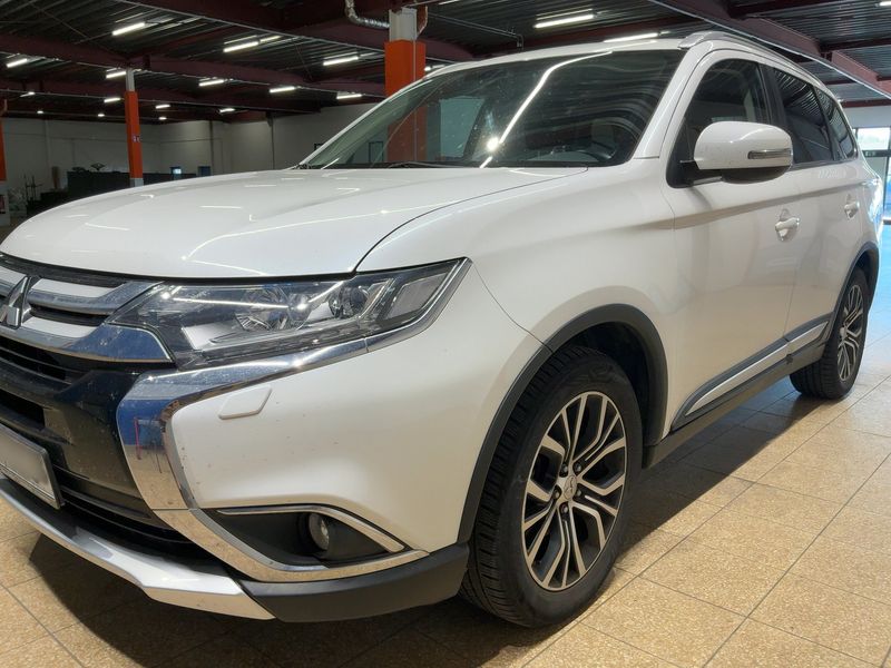 Mitsubishi Outlander 2.2 DI-D Diamant Edition 4WD 2017 – снимка 2
