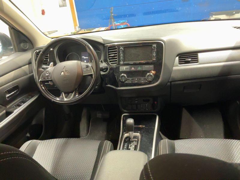 Mitsubishi Outlander 2.2 DI-D Diamant Edition 4WD 2017 – снимка 17