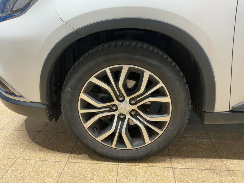 Mitsubishi Outlander 2.2 DI-D Diamant Edition 4WD 2017 – снимка 3