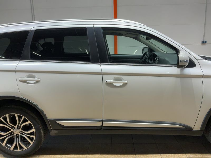Mitsubishi Outlander 2.2 DI-D Diamant Edition 4WD 2017 – снимка 10