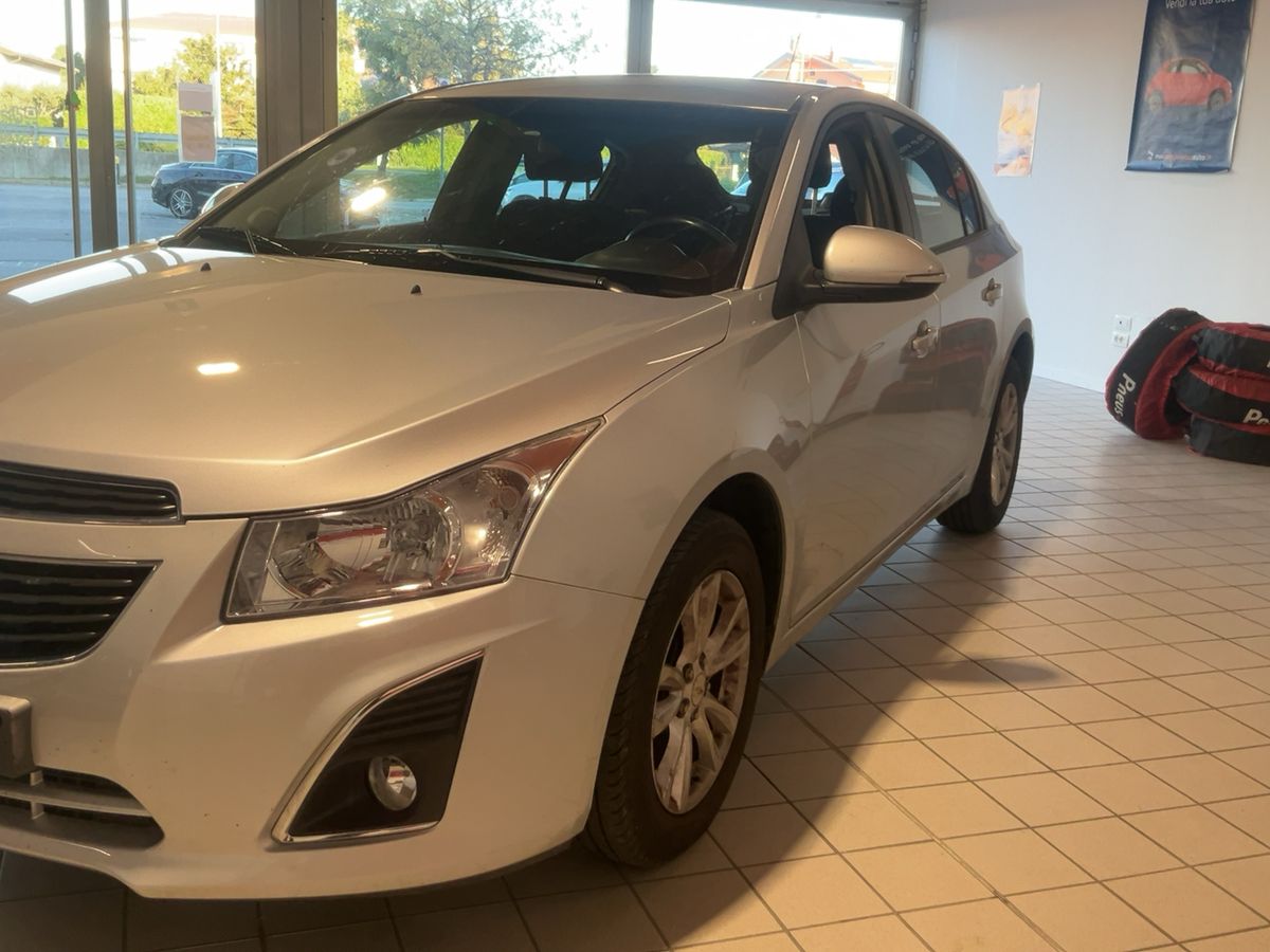 Chevrolet Cruze 1.6 LT